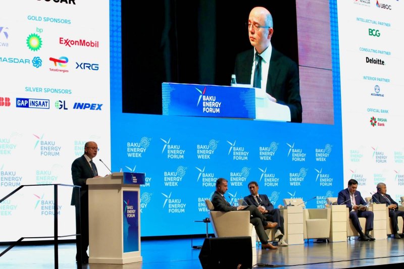 “Bakı Enerji Forumu” işini ikinci gündə davam etdirir