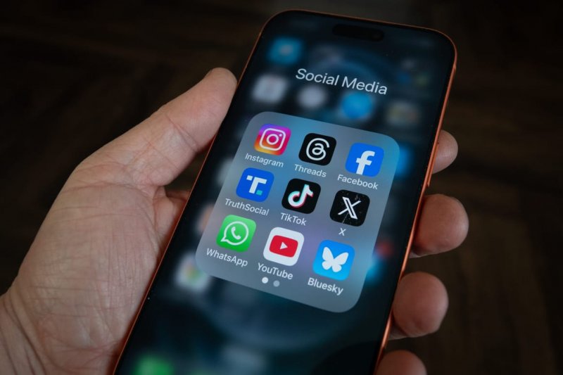 Maldives plans to restrict social media use for under-16s