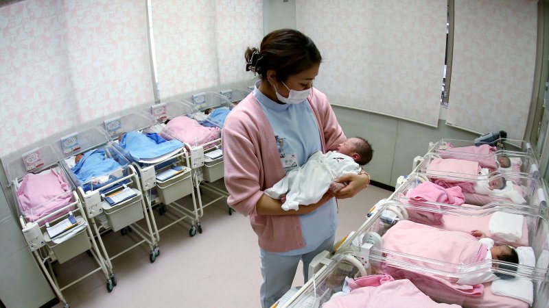 Japan’s births and fertility decline to record lows in 2025