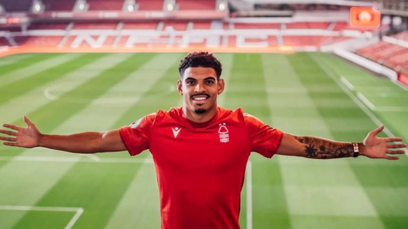 PSJ İngiltərə klubunun futbolçusu Morqan Qibbs-Uaytı transfer etmək istəyir
