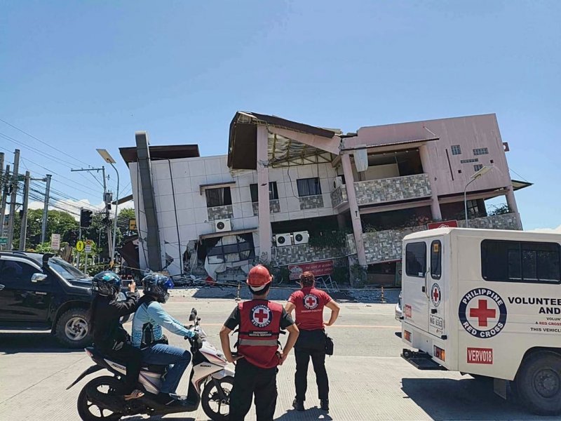 7.8 magnitude earthquake rocks the Philippines, triggering tsunami warnings -  VIDEO 