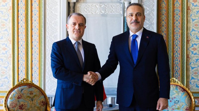 Azərbaycan və Türkiyə XİN başçıları İstanbulda görüşüblər