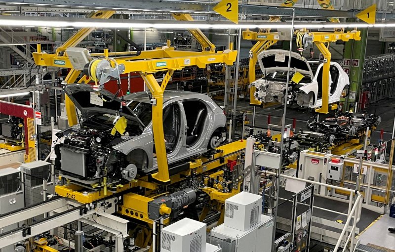 Germany's industrial output slightly inches up in April 