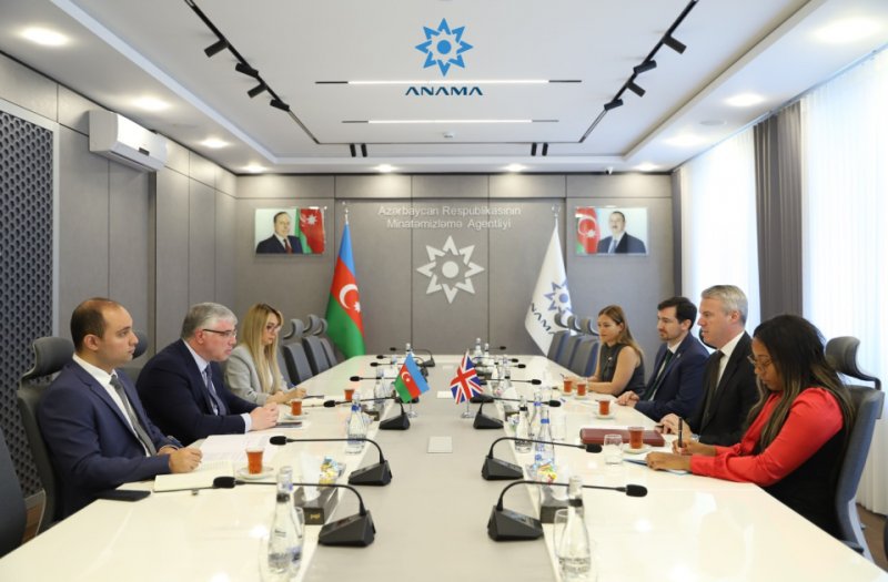 Azərbaycan və Böyük Britaniya minatəmizləmə sahəsində əməkdaşlığı müzakirə edib