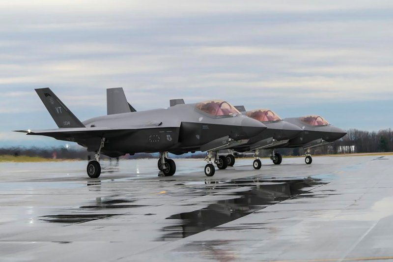 İsveçrə F-35 qırıcılarının alınması üçün əlavə vəsait ayırır