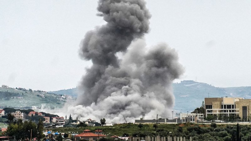 İsrail “Hizbullah” mövqelərini vurub, 16 nəfər ölüb