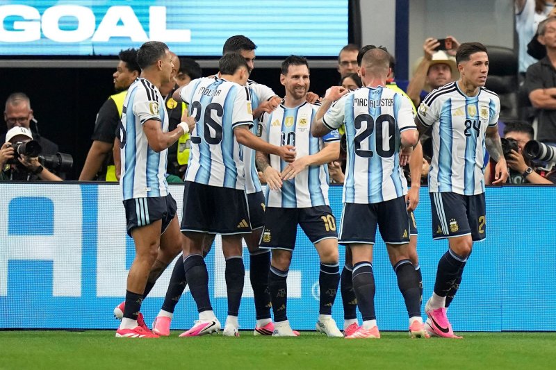 Messi yenə səhnədə: Argentina 3 xal qazandı