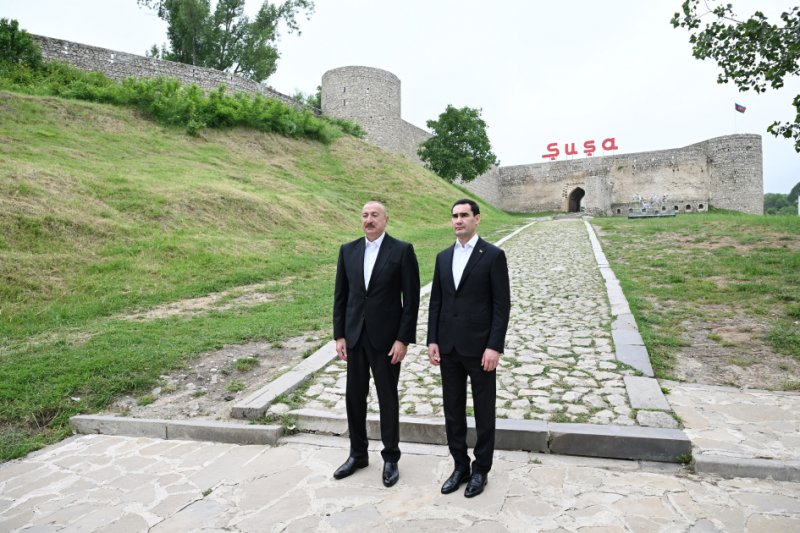 2026/06/1782208890.webp + Prezidentlər İlham Əliyev və Sərdar Berdiməhəmmədov Şuşada Azərbaycanın tanınmış şəxsiyyətlərinin işğal dövründə güllələnmiş büstlərinə baxıblar News about - Prezidentlər İlham Əliyev və Sərdar Berdiməhəmmədov Şuşada Azərbaycanın tanınmış şəxsiyyətlərinin işğal dövründə güllələnmiş büstlərinə baxıblar