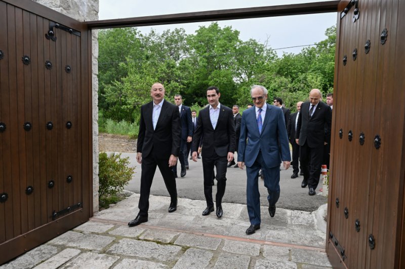 2026/06/1782213362.webp + İlham Əliyev və Türkmənistan Prezidenti Şuşada Bülbülün ev-muzeyində olublar News about - İlham Əliyev və Türkmənistan Prezidenti Şuşada Bülbülün ev-muzeyində olublar