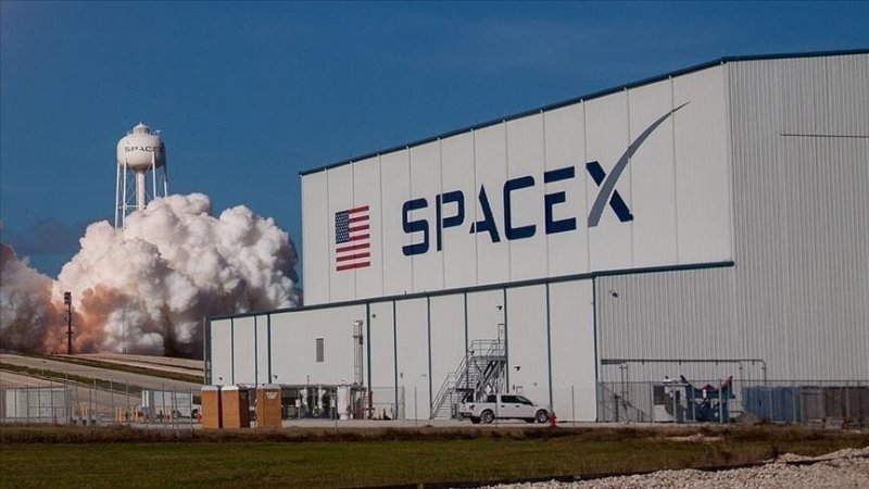 SpaceX shares extend losses after $400B sell-off