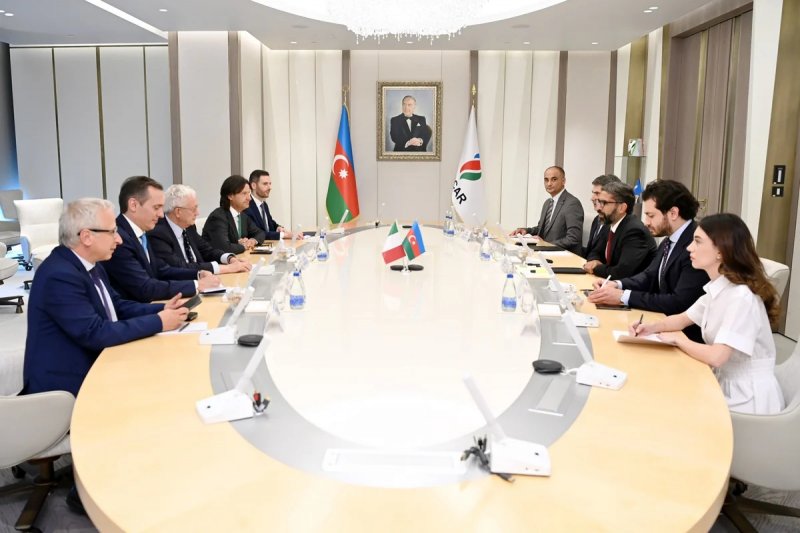 Azərbaycan və İtaliya enerji sahəsində əməkdaşlıq məsələlərini müzakirə edib