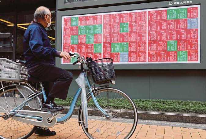 Nikkei stock index ends at record high on strong Micron earnings