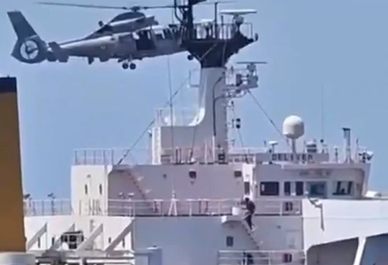 France intercepts Russia-linked tanker off Sicily coast -  VIDEO 