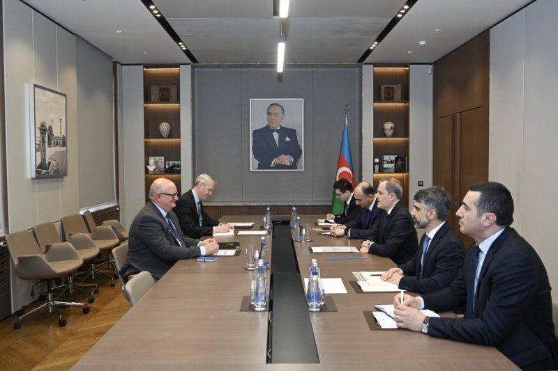 Azerbajiani FM meets with UK's newly-appointed ambassador