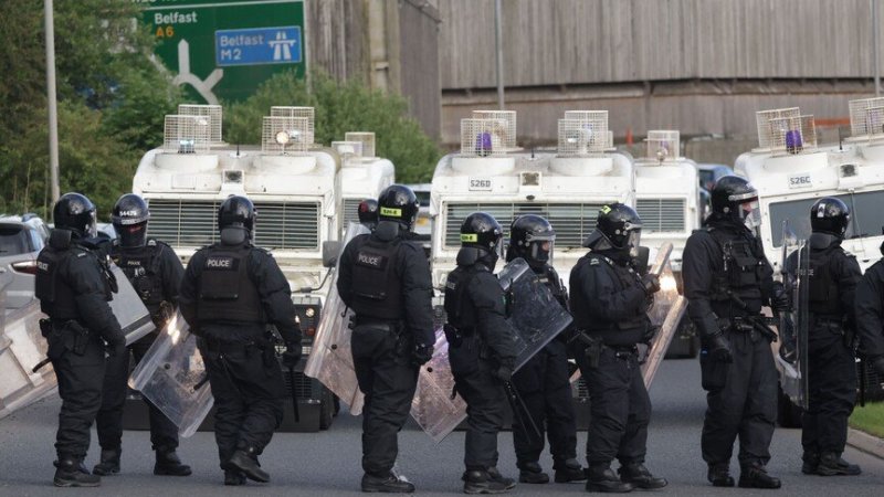 Three more arrested as riots ease in Northern Ireland