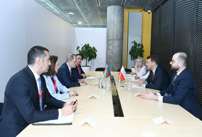 Azerbaijan, Poland commend dynamic development of relations