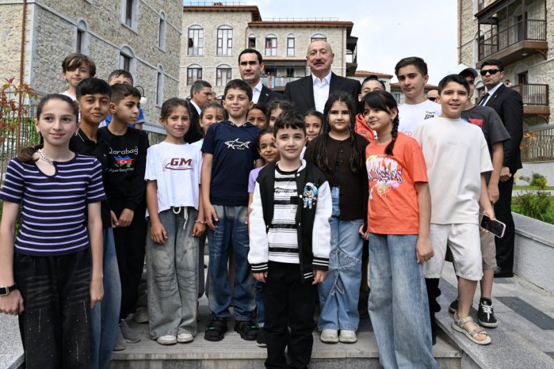 Azerbaijani, Turkmen presidents visit first residential complex built in Shusha City