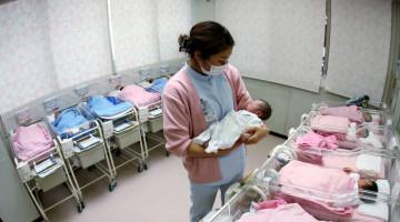 Japan’s births and fertility decline to record lows in 2025