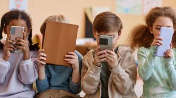 UK ministers to issue guidance on children's screen use