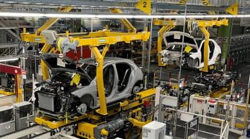 Germany's industrial output slightly inches up in April 