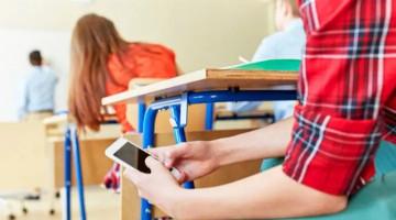 Czech Republic to ban mobile phones in schools from September 2027