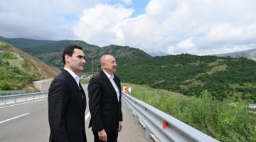Azərbaycan və Türkmənistan prezidentləri Şuşanın Daşaltı kəndinin fonunda şəkil çəkdiriblər