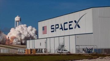 SpaceX shares extend losses after $400B sell-off