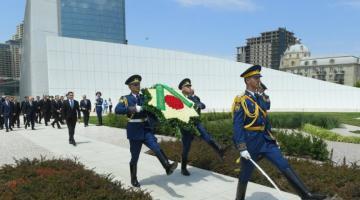 Turkmen president visits Victory Park in Baku