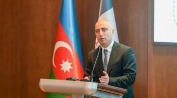 Emin Əmrullayev: Dərs zamanı mobil telefonlardan istifadə qadağan olunmalıdır