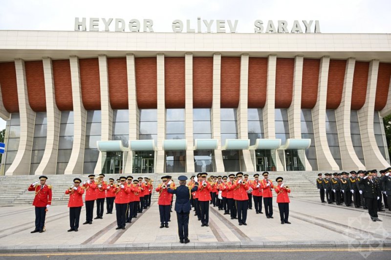  Bakıda hərbi orkestrlərin müşayiəti ilə yürüşlər başlayıb
