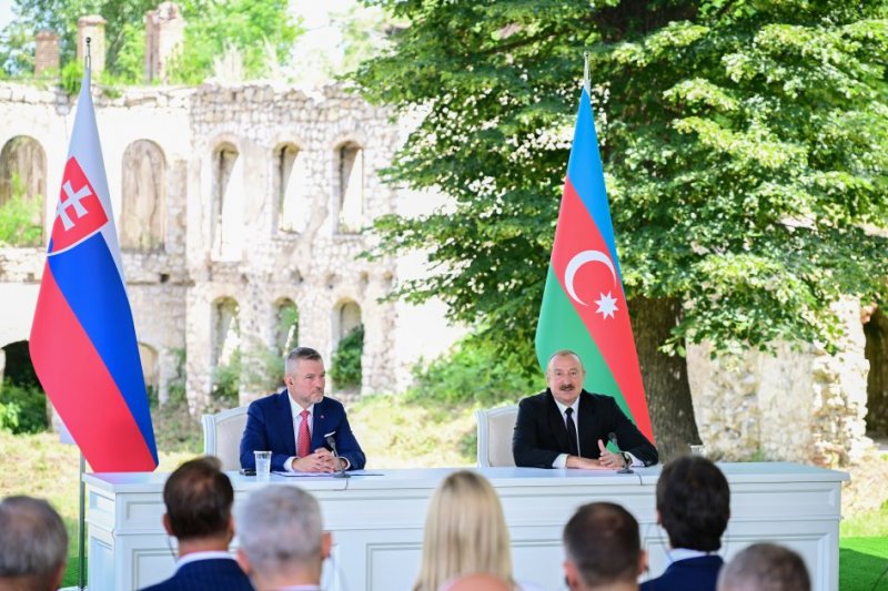 News about -   Azərbaycan və Slovakiya prezidentləri mətbuata bəyanatlarla çıxış ediblər - YENİLƏNİB  