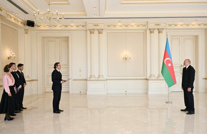News about -   Prezident İlham Əliyev Braziliyanın Azərbaycanda yeni təyin olunmuş səfirinin etimadnaməsini qəbul edib  