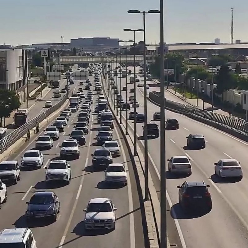 Bakının bir sıra yollarında tıxac yaranıb