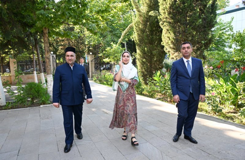 Leyla Əliyeva Yevlaxda Cümə məscidini ziyarət edib