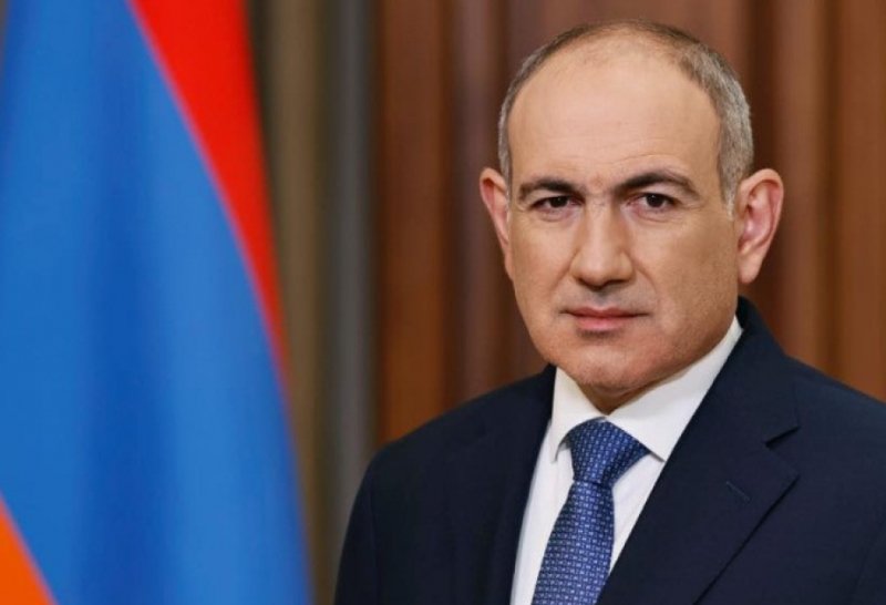 Paşinyan Əli Xamenei ilə vida mərasimində iştirak etmək üçün İrana səfər edib