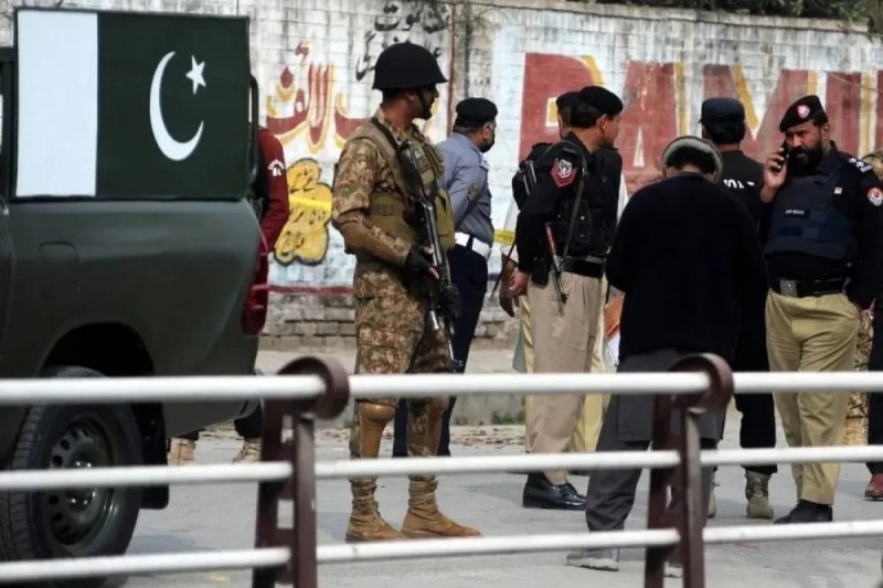 At least 9 police personnel killed in militant attack in Pakistan