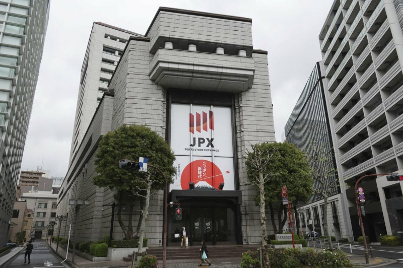 Tokyo stocks end lower as higher oil prices reignite inflation jitters