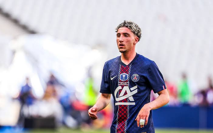 PSJ gənc futbolçusu Adam Ayari ilə müqaviləni rəsmiləşdirib