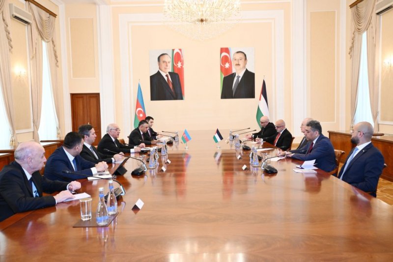 Baş nazir Əli Əsədov Fələstinin Baş naziri ilə görüşüb