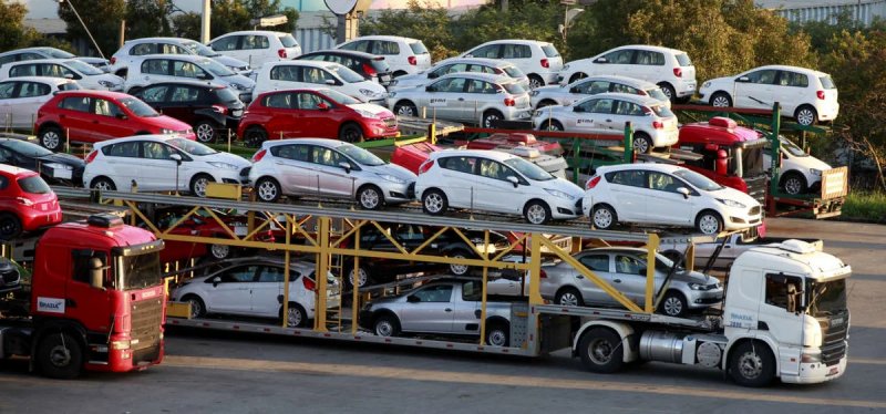 Azərbaycan avtomobil idxalına çəkdiyi xərci 35 %-ə yaxın azaldıb
