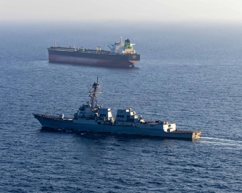 CENTCOM: ABŞ Hörmüz boğazında iki ticarət gəmisinin hərəkət istiqamətinə müdaxilə edib