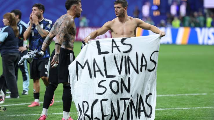UK minister urges FIFA to investigate Argentina over World Cup Falklands banner