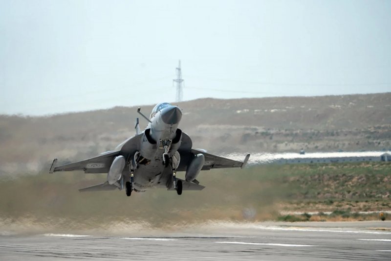 HHQ pilotları döyüş manevrləri üzrə bacarıqlarını sınaqdan keçirib