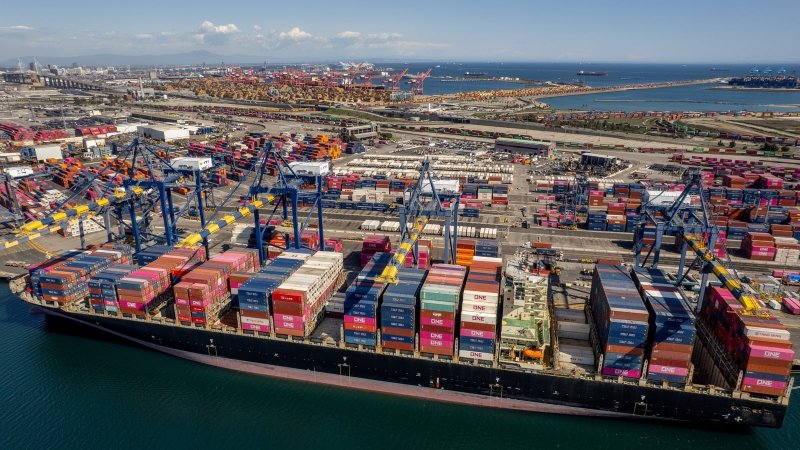 US announces additional tariffs on 60 countries