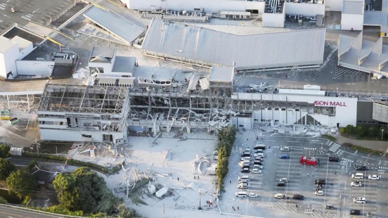 Explosion at Kumamoto mall in Japan leaves people trapped, injured after major earthquake
