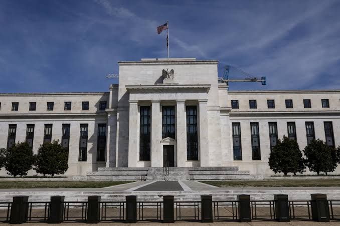Fed keeps interest rates unchanged in split decision