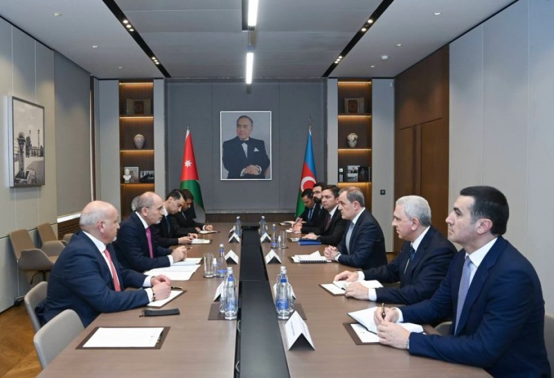 Azerbaijani FM briefs Jordanian counterpart on Baku-Yerevan normalization