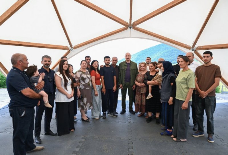   President Ilham Aliyev inspects restoration works in Shusha’s Kichik Galaderesi village, meets with returning residents  