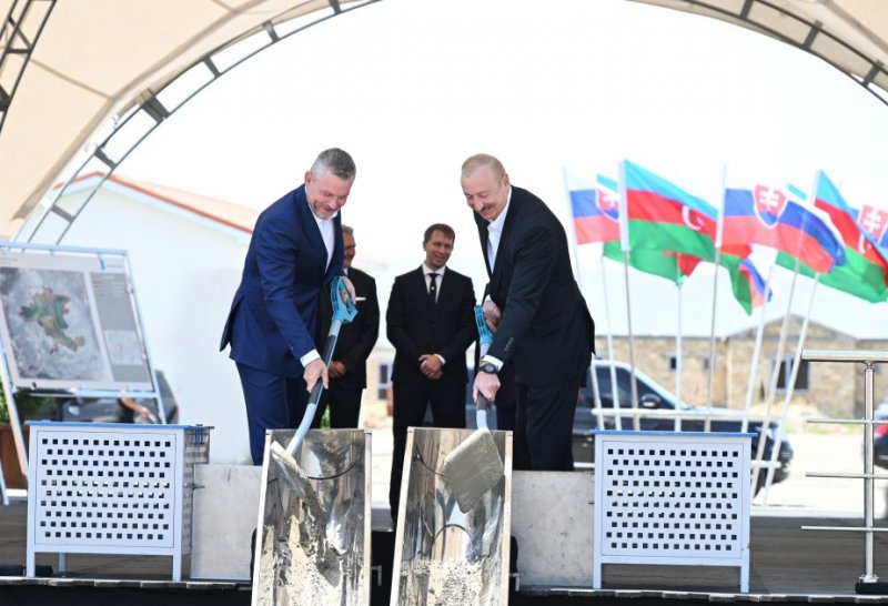 Azerbaijani, Slovak presidents review construction progress in Aghdam's Bash Garvand village 