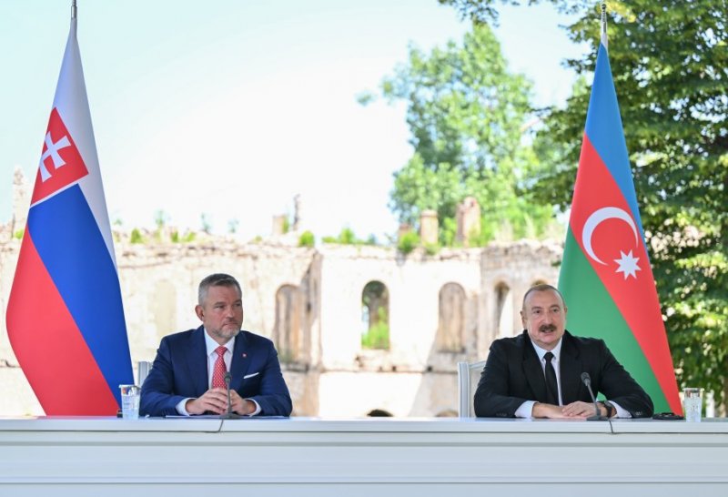   Azerbaijani, Slovak presidents deliver press statements  
